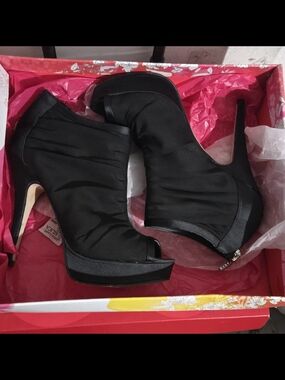 Nevet Used! Chinese Laundry Black Peep-Toe Stiletto Booties